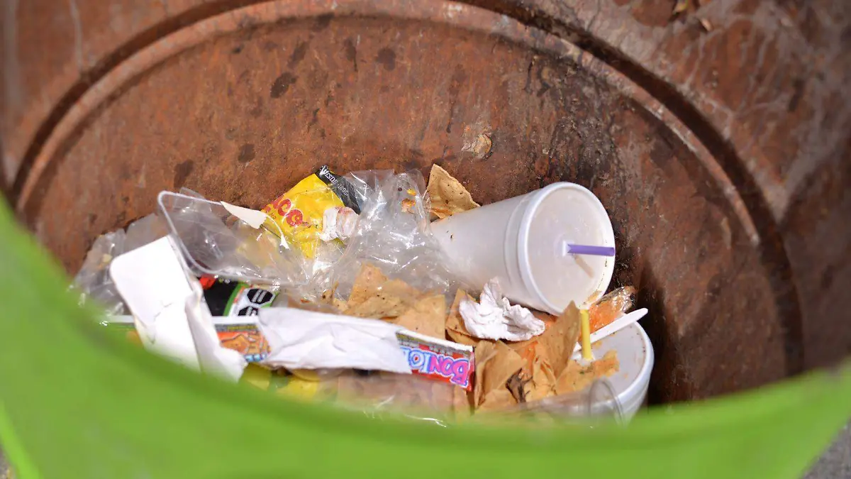 bote de basura recoleccion de deshechos