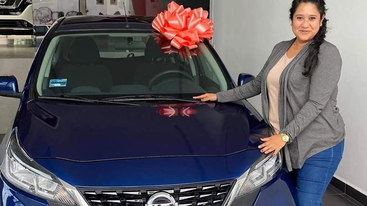 Alejandra Marentes fue la afortunada ganadora del automóvil último modelo.