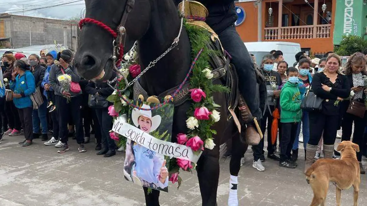 un pueblo triste despide a Erika Briones