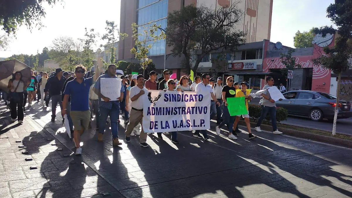 Se manifiesta sindicato de la UASLP  (3)