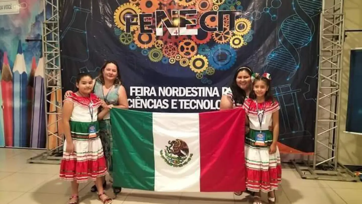 Kenia Abigail Contreras Guel y Diane Evelyn Juárez Mata (6)