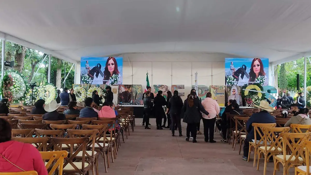 un pueblo triste despide a Erika Briones
