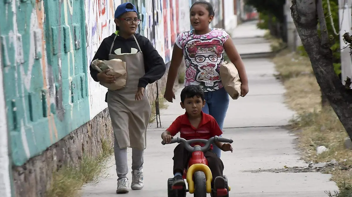 LOS NIÑOS COMO SI NADA 