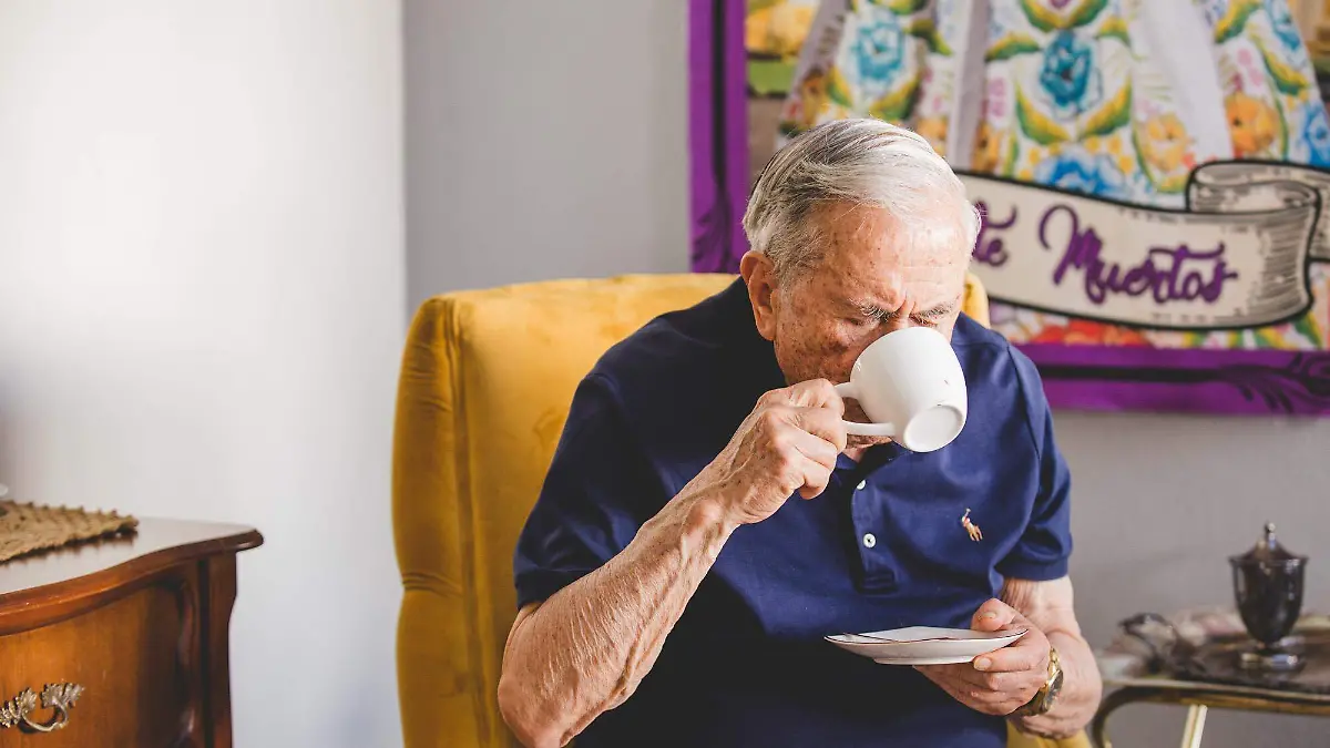 señor Luis Costanzo