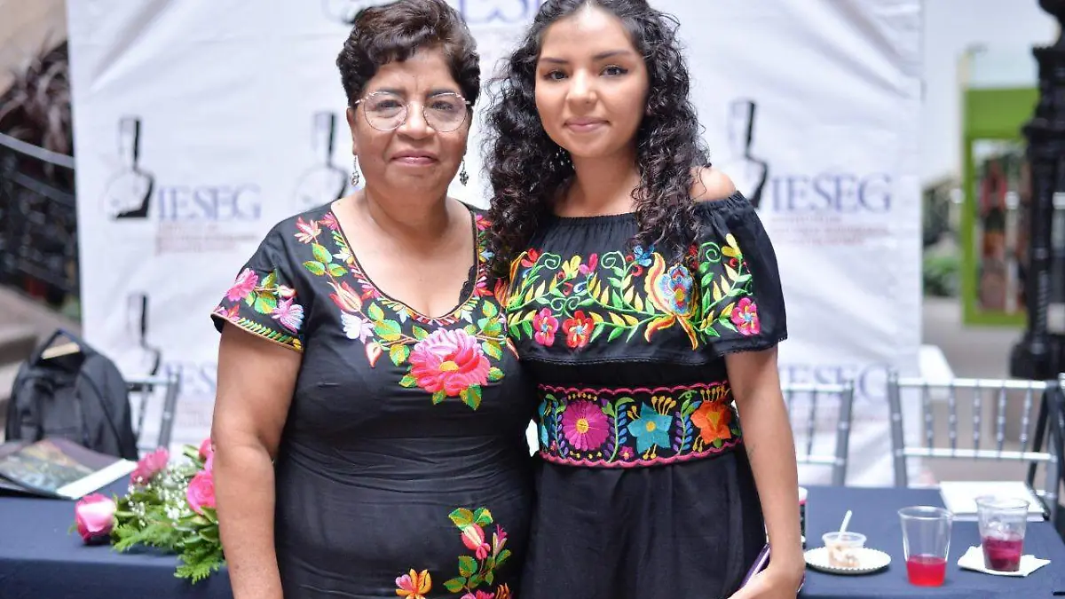 Vicenta Coreño Castro, Cocinera Tradicional de SLP y su hija Bere