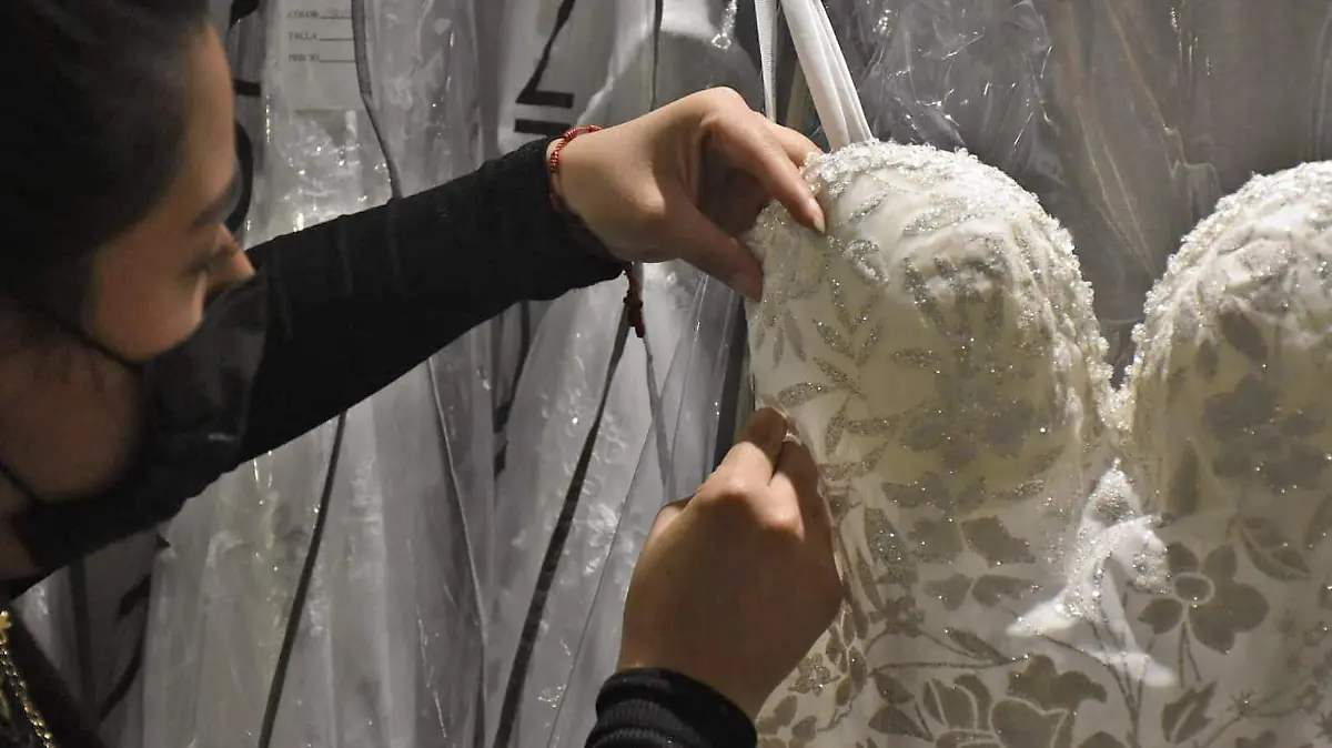 vestir a las novias (12)