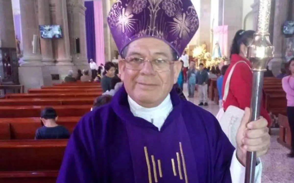 Margarito Salazar III obispo de la  Diocesis de Matehuala.