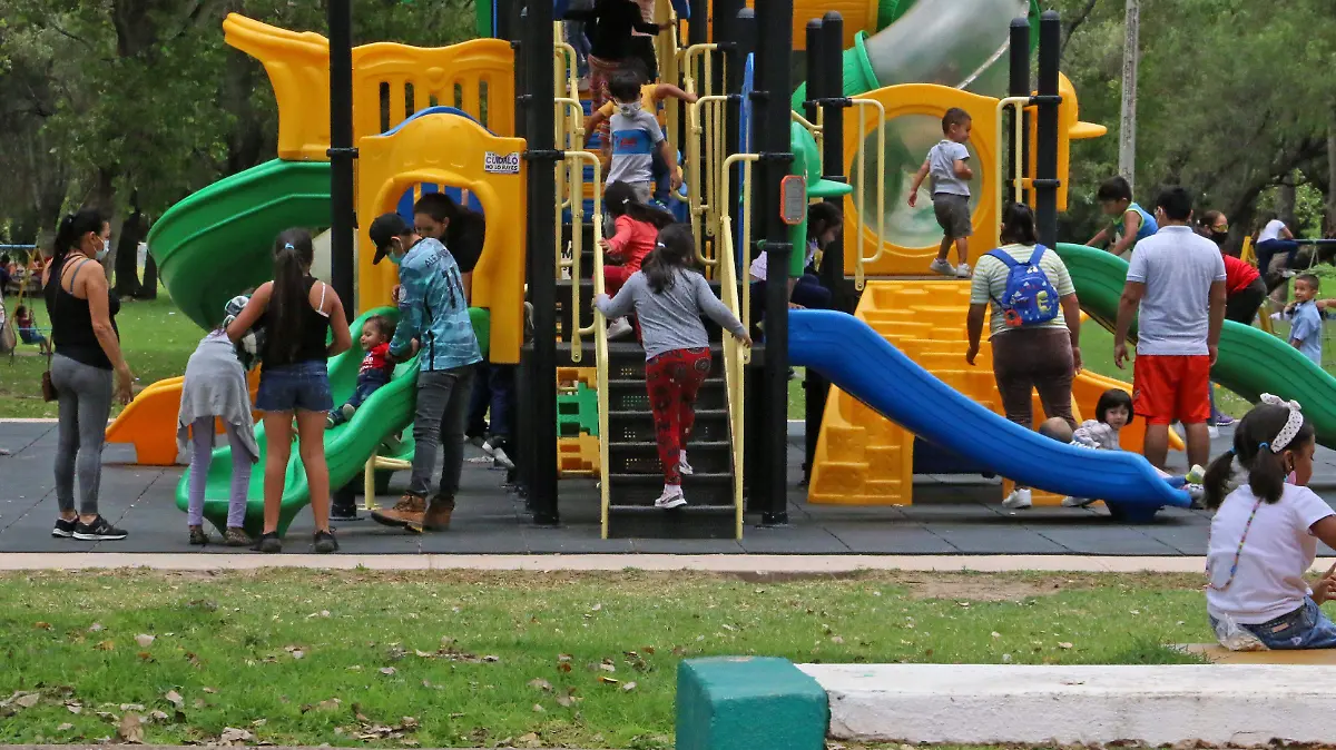aglomeraciones aglomeración niños y niñas jugando infancia gente gentio familias en parque tangamanga Parque Tangamanga parques estatales 1