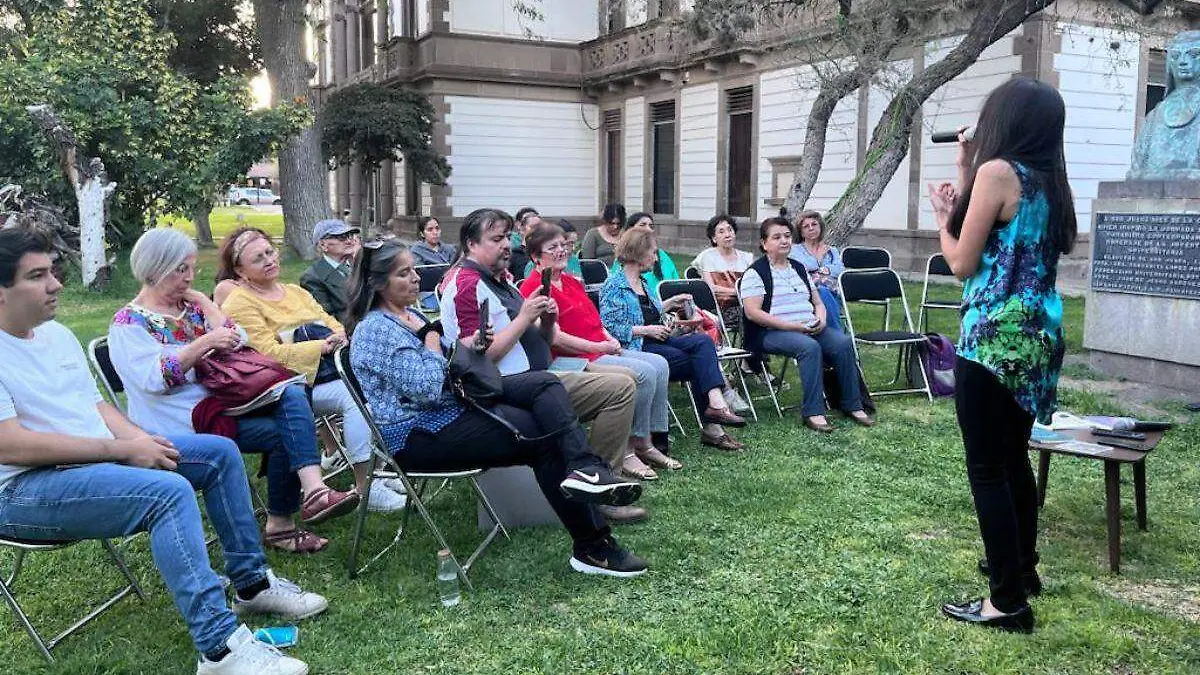 Micrófono abierto poetas  (2)