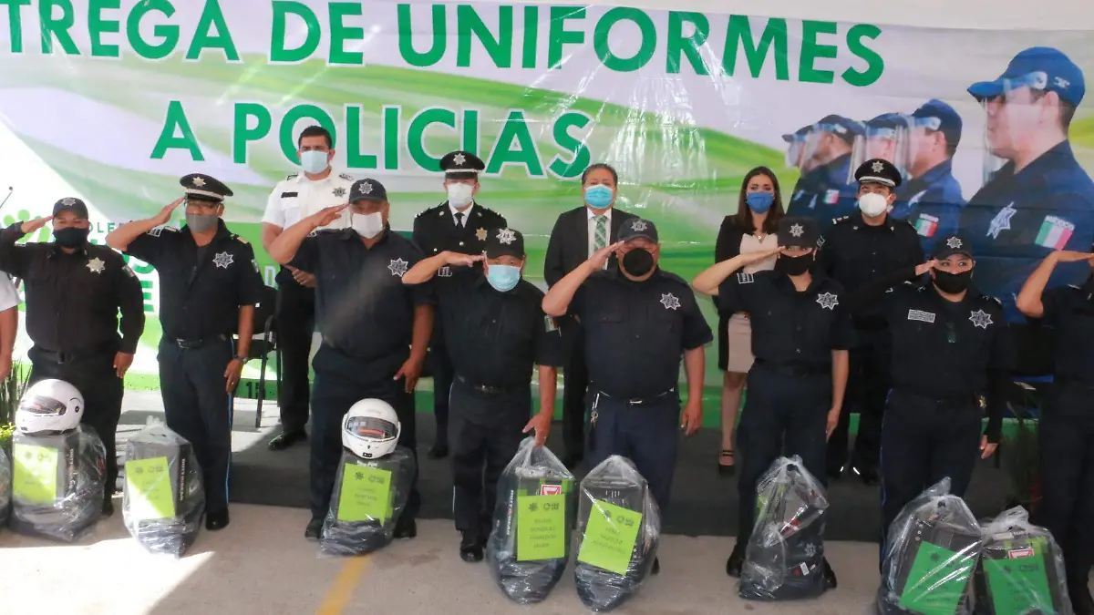entrega de uniformes a policia de soledad (11)