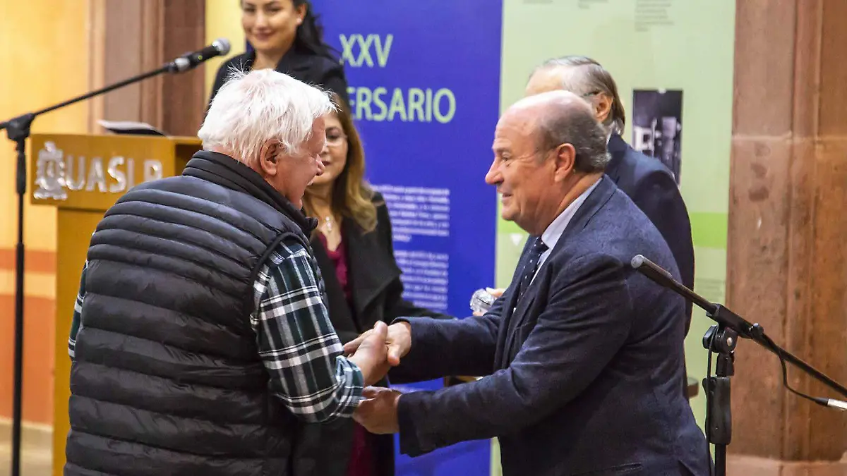 IICO ENTREGA DE RECONOCIMIENTOS 00 UASL2429 (1)