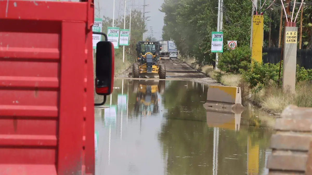BACHES EN AV. CFE (2)