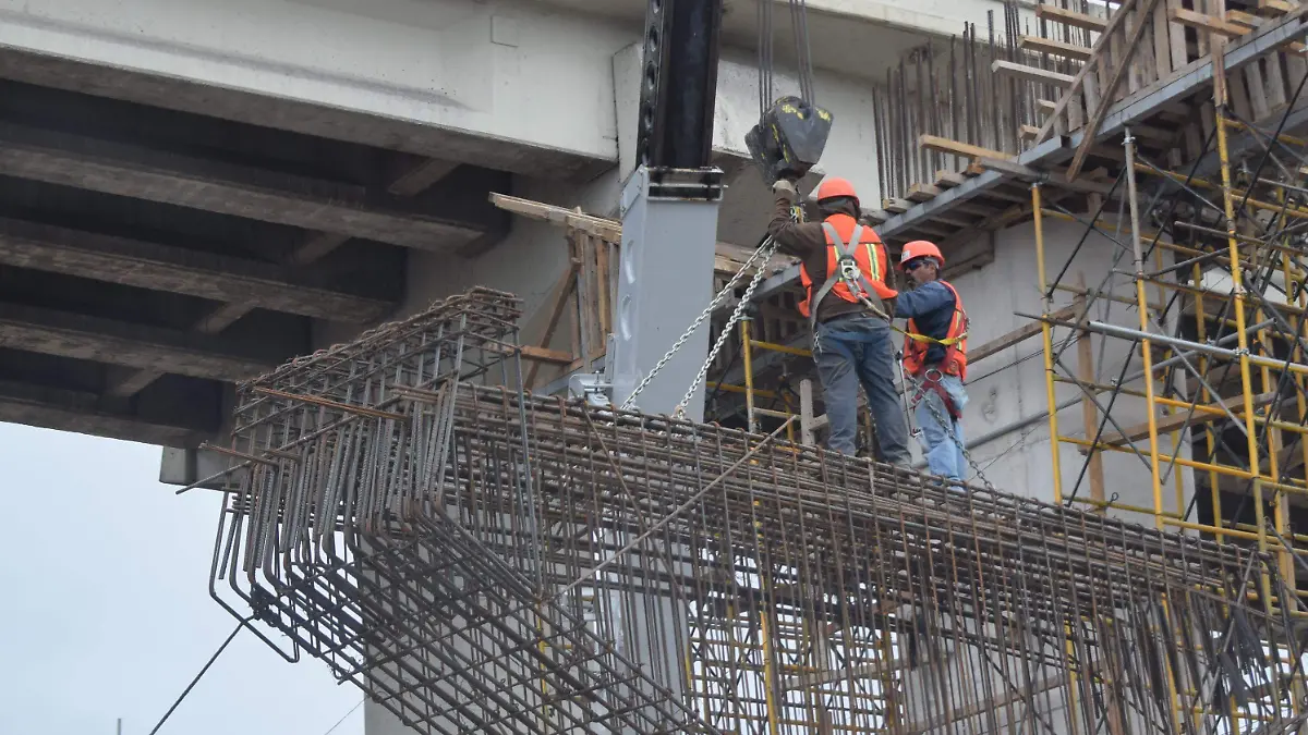 trabajadores de la obra del distribuidor juarez (1)