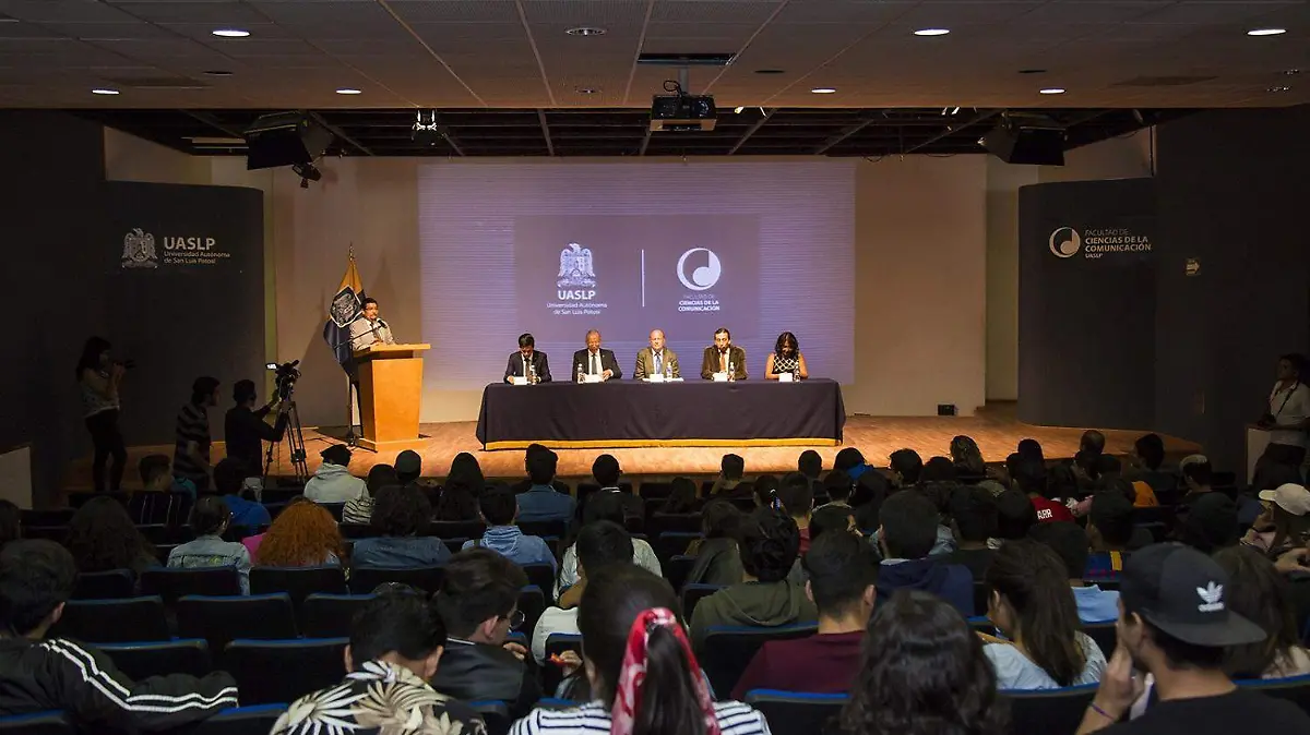 31 SEMANA DE LA FACULTAD DE CIENCIAS DE LA COMUNICACION UASL1028 (3)