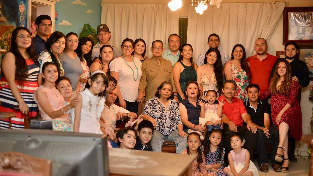 Don Enrique Sánchez Castillo rodeado del cariño de sus familiares y amigos