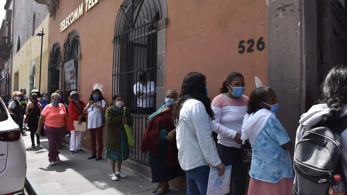 Fila a fuera de telegrafos_NARC010