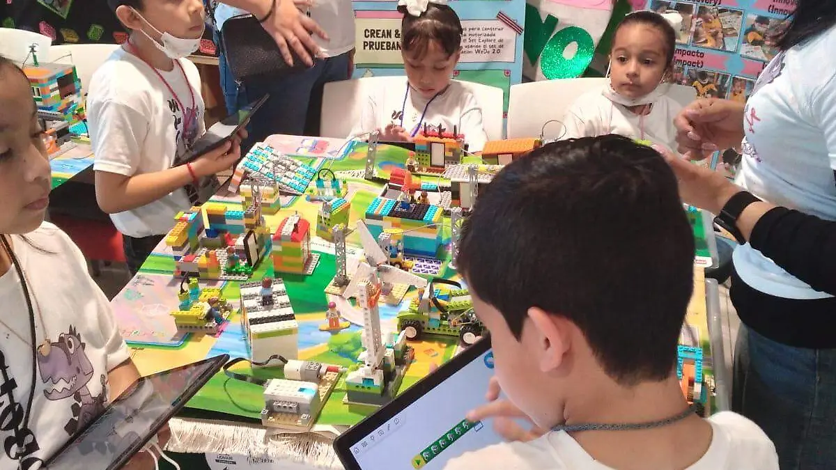 escuelas evento Robotix (1)