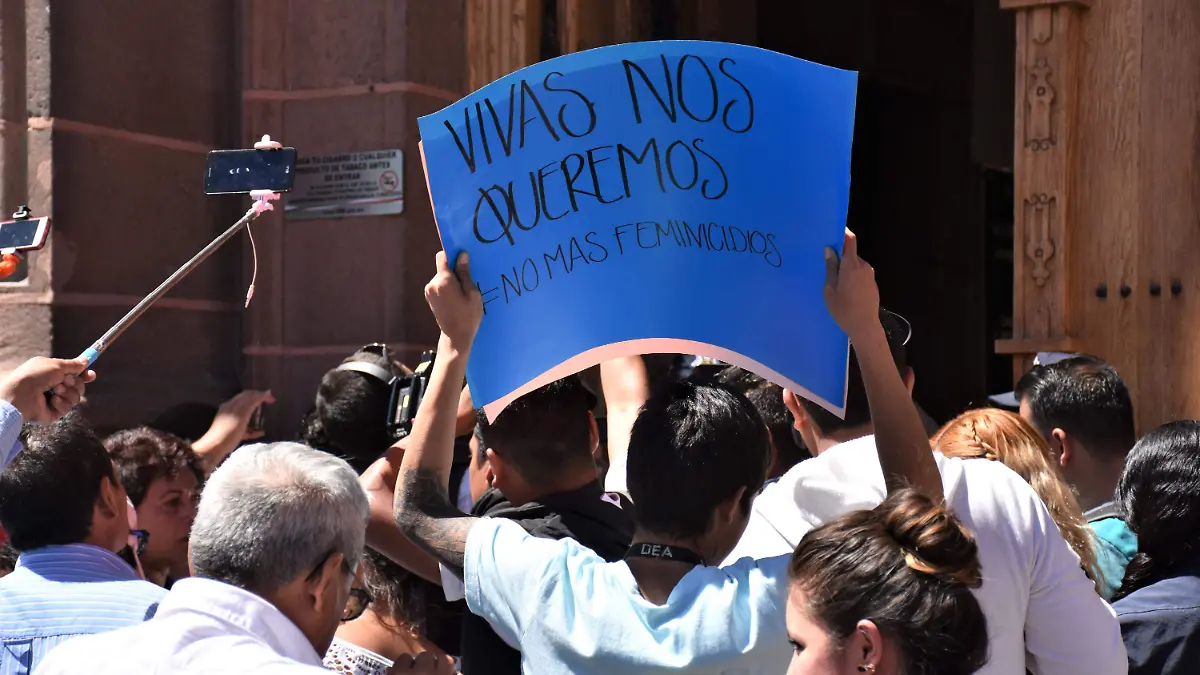 MANIFESTANTES FEMINICIDIO3