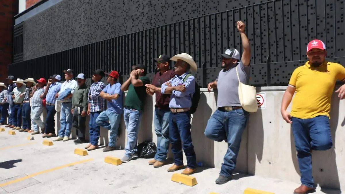 Protestan frente a Poder Judicial (5)