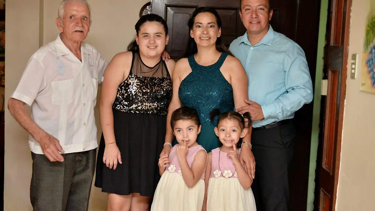 Don Enrique Sánchez Castillo rodeado del cariño de sus familiares y amigos