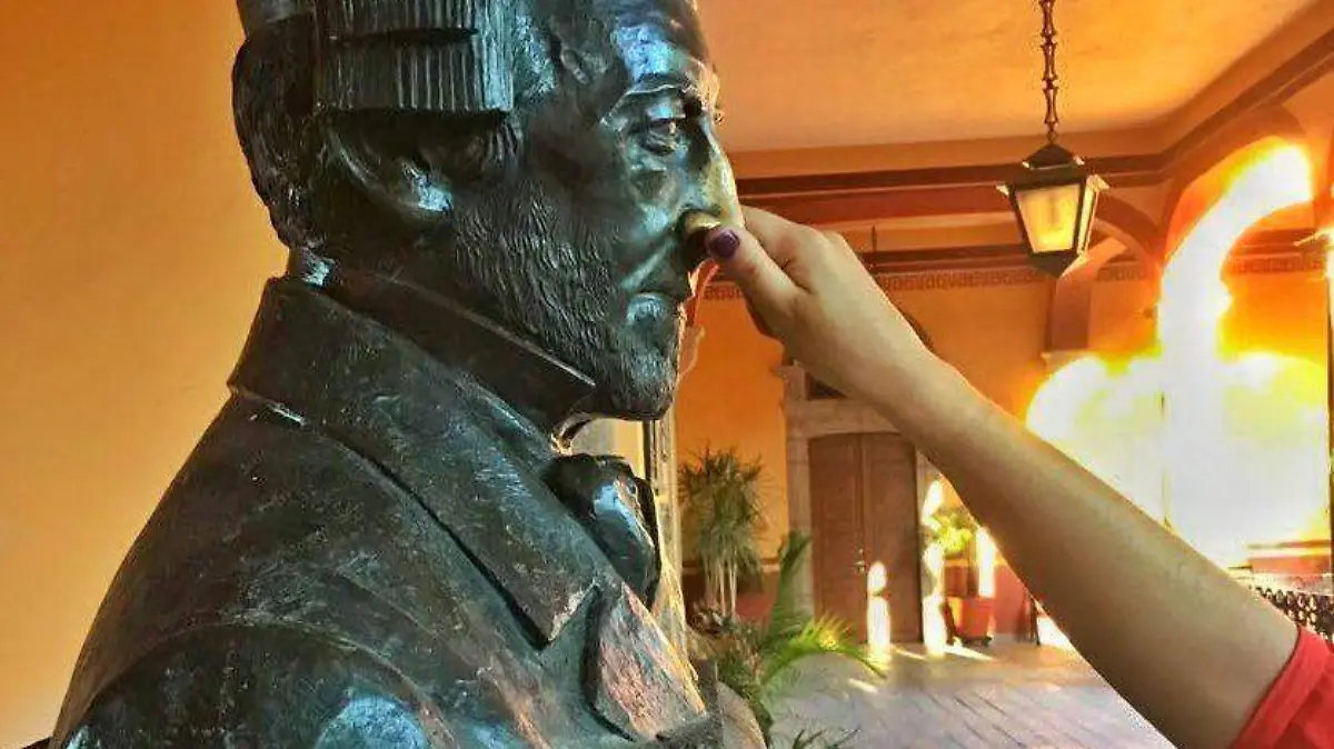 Escultura de bronce de Ildefonso Díaz de León