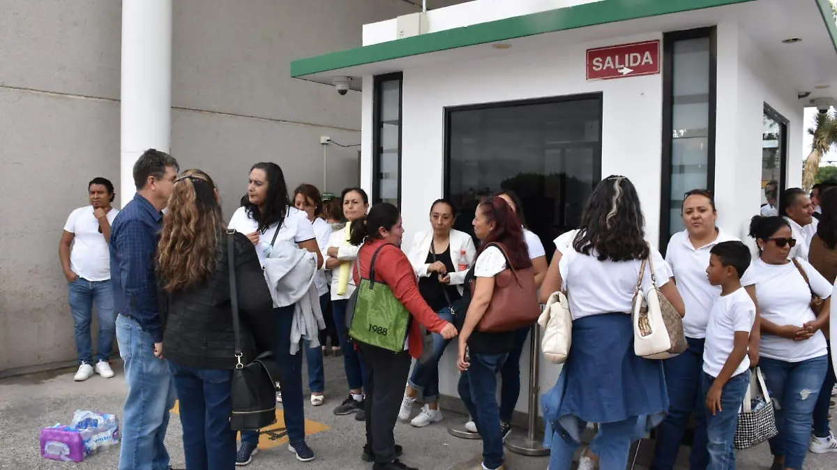 Manifestación del SNTE fuera de la SEGE NR (4)