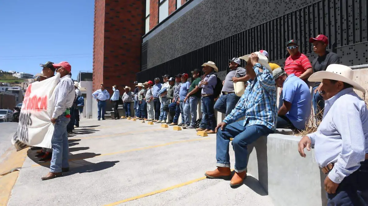 Protestan frente a Poder Judicial (7)