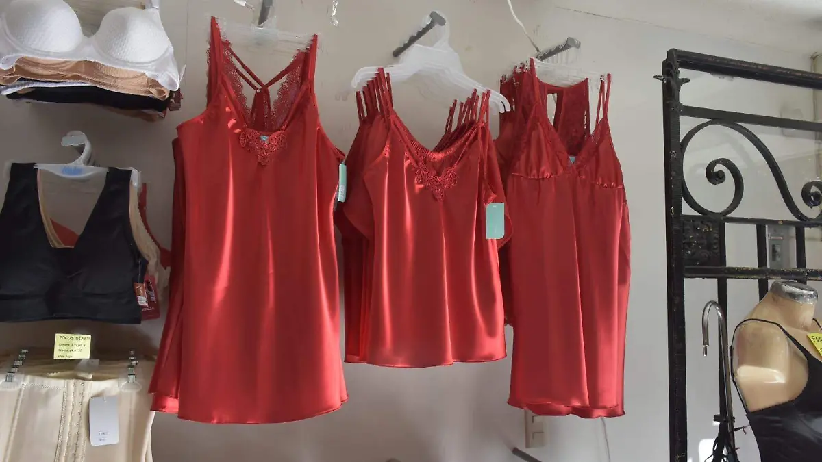 venta de ropa íntima roja 1