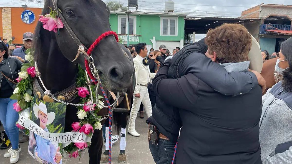 mi gorda tomasa la yegua de la alcaldesa de villa de reyes erika briones