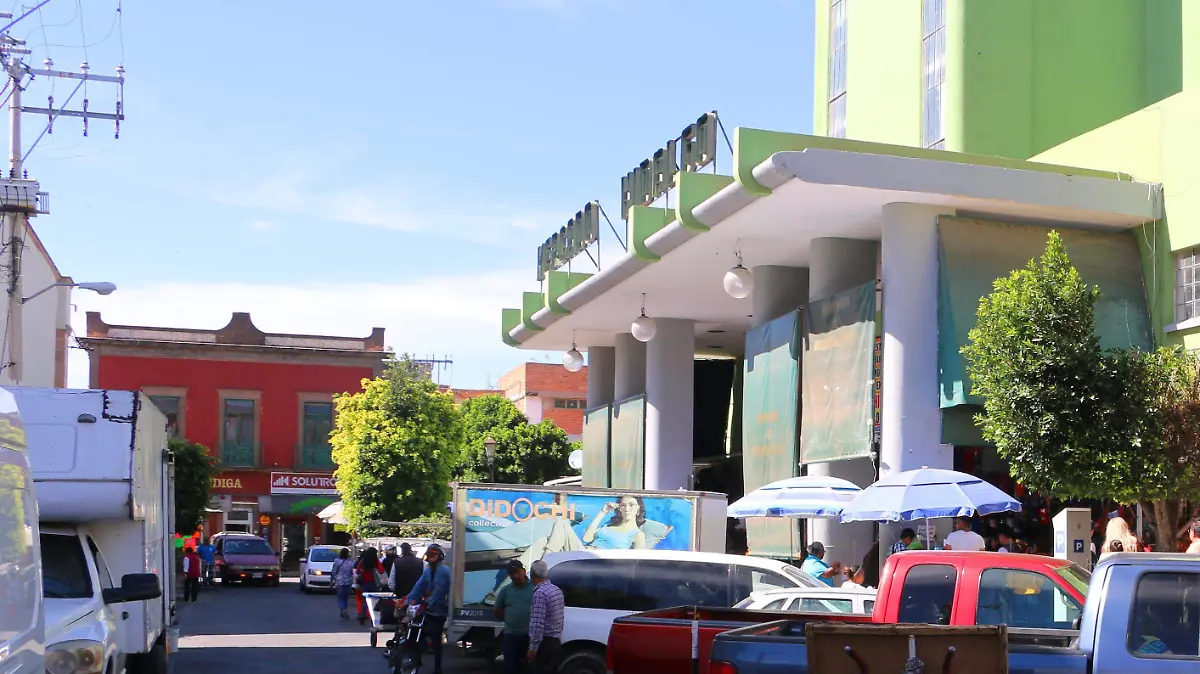 comercios afuera del mercado hidalgo (2) - copia
