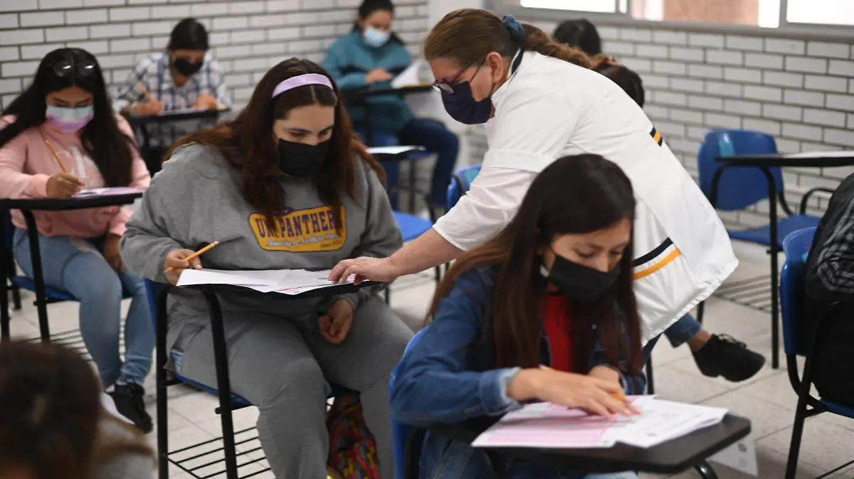 Así transcurre eñ examen de admisión a la UASLP