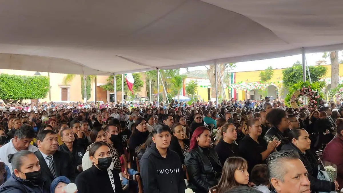 un pueblo triste despide a Erika Briones