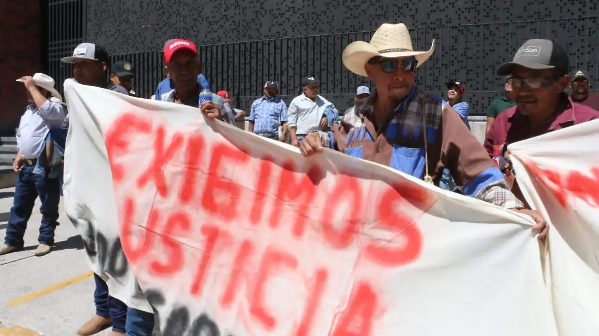 Protestan frente a Poder Judicial (3)