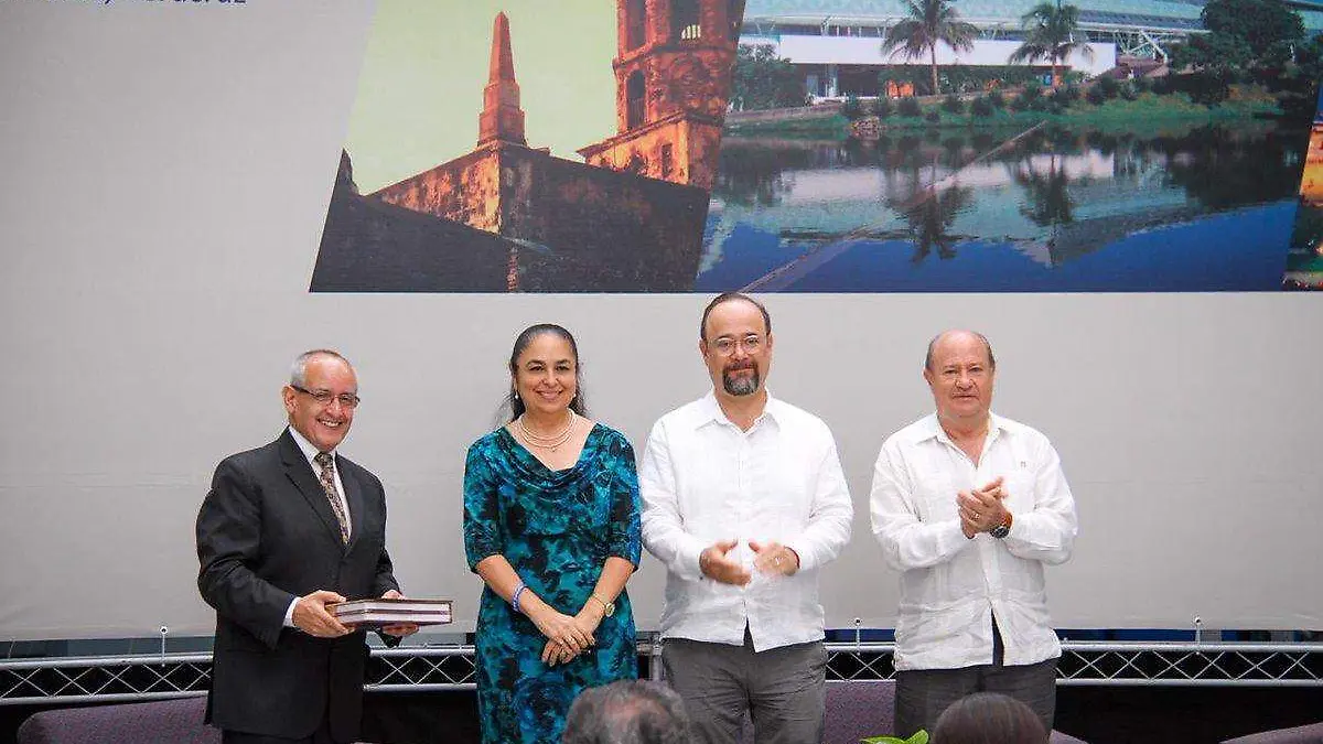 Dr Francisco Marmolejo y Rector UASLP-1