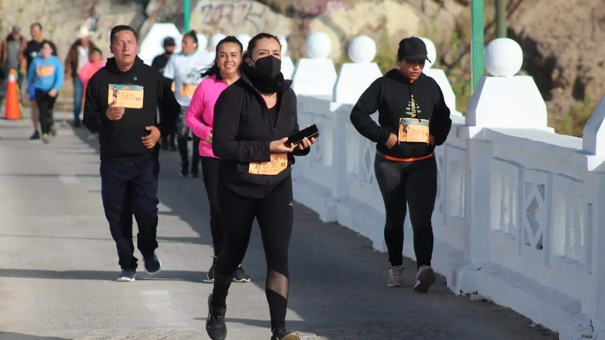 Felices los corredores de poder cooperar y de ejercitarse en la carrera con causa  Cortesía Ayuntamiento Mexquitic