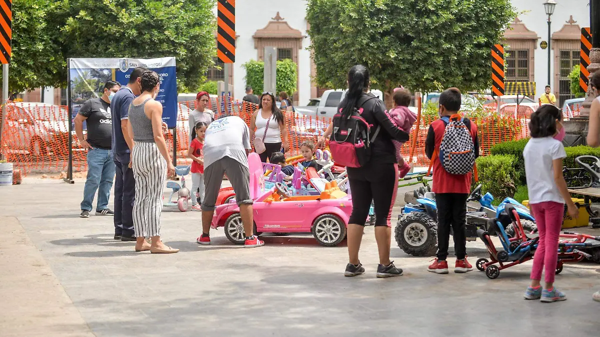 aglomeracion gente reunida 