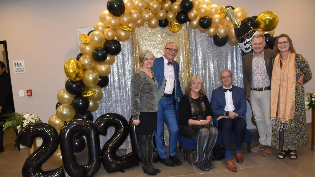 LE DAN LA BIENVENIDA AL NUEVO Añio CON GRANDES PROPoSITOS (4)