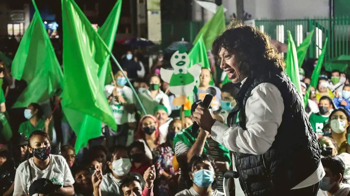 Leonor Noyola en campaña