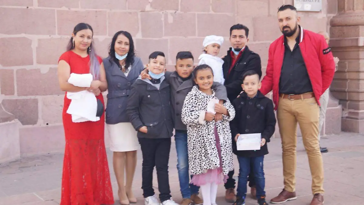 Muy consentido Alexis Roberto en este día tan especial