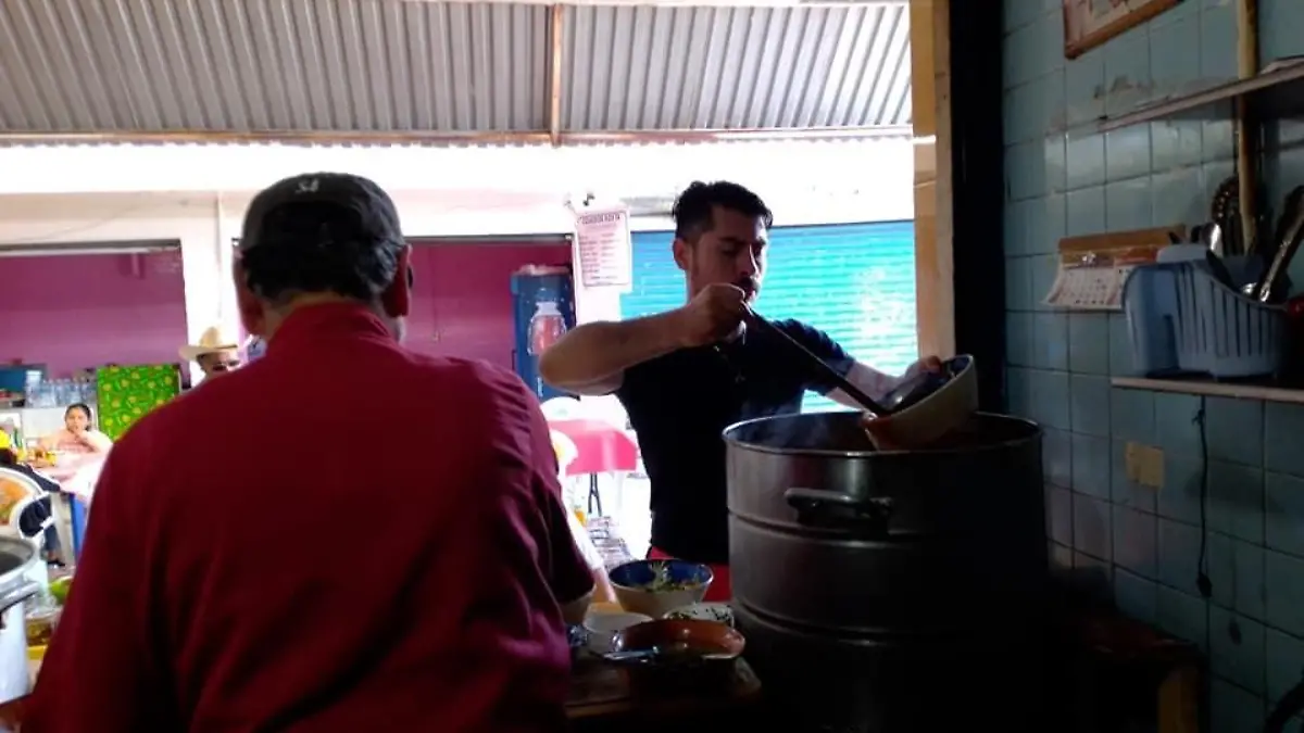 menuderia menudería sirviendo menudo