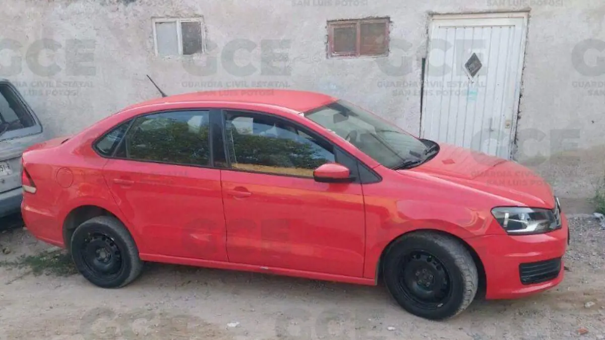 Vehículo Vento color rojo VW