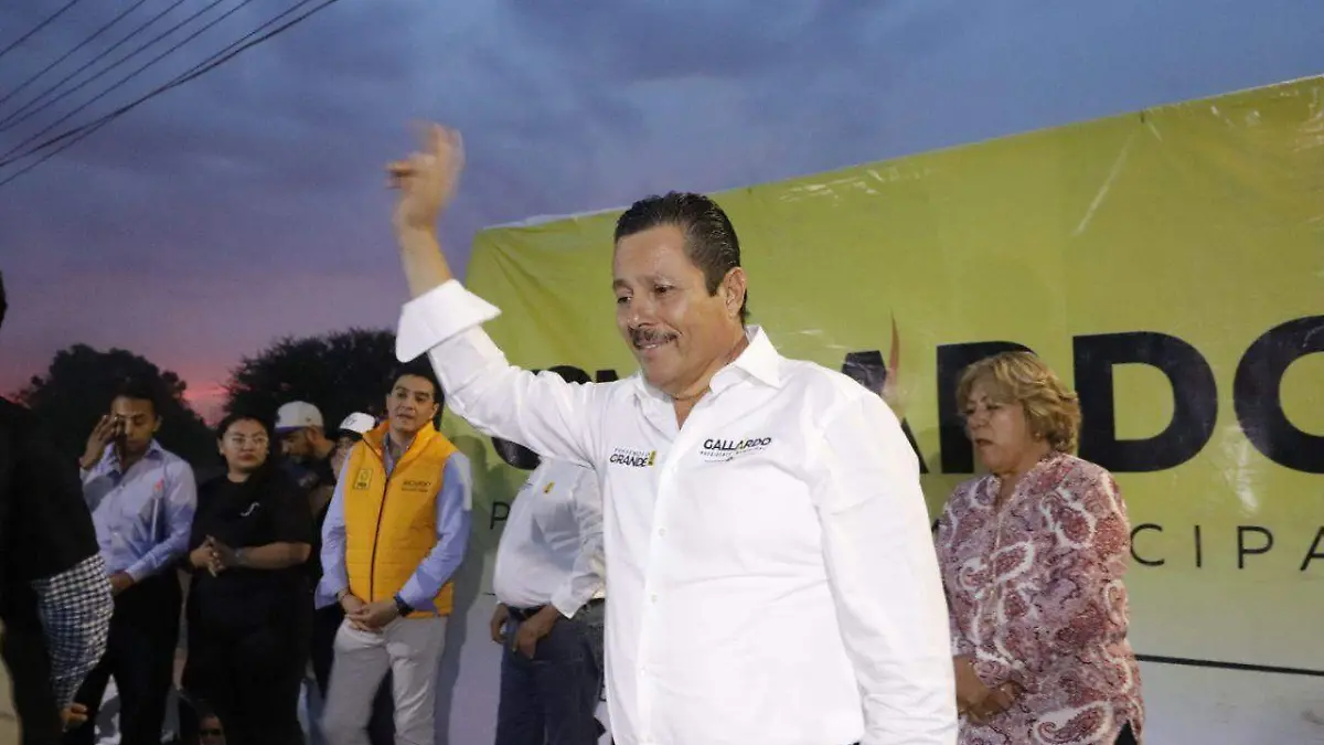 Transporte público gratuito para estudiantes y adultos mayores propone Gallardo Juárez
