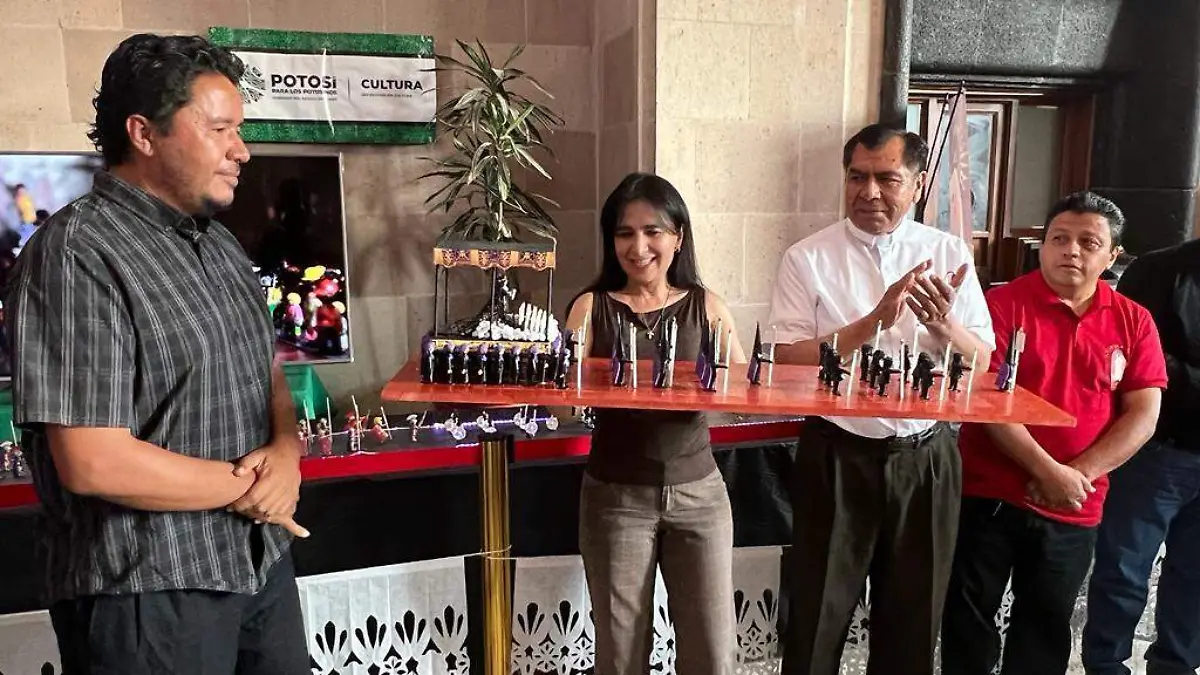 Exito exposición procesion (1)