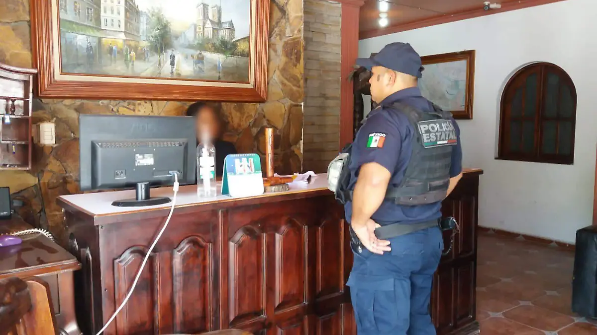 La policía llegó hasta el Hotel a rescatarlos