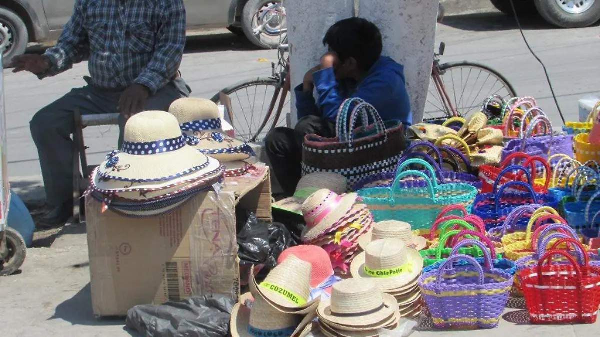 Muchos niños aprovechan sus vacaciones trabajando