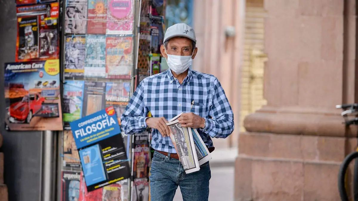 puestos de periodicos y revistas en los arcos 