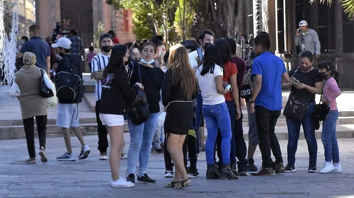 multitud gentio contagios aglomeración