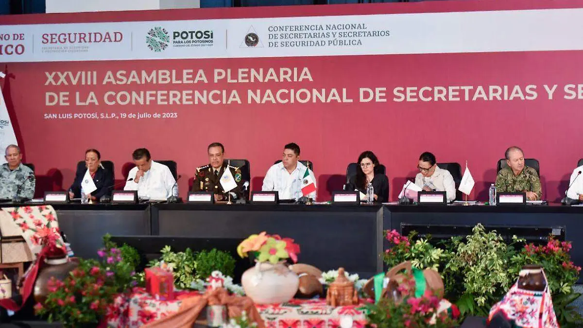 RGC y Luis Cresencio Sandoval (2)