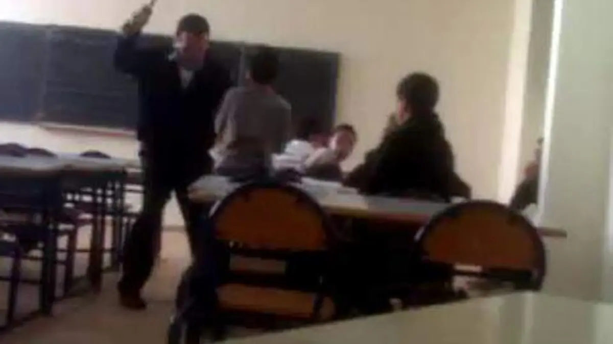 Profesor agrede alumno