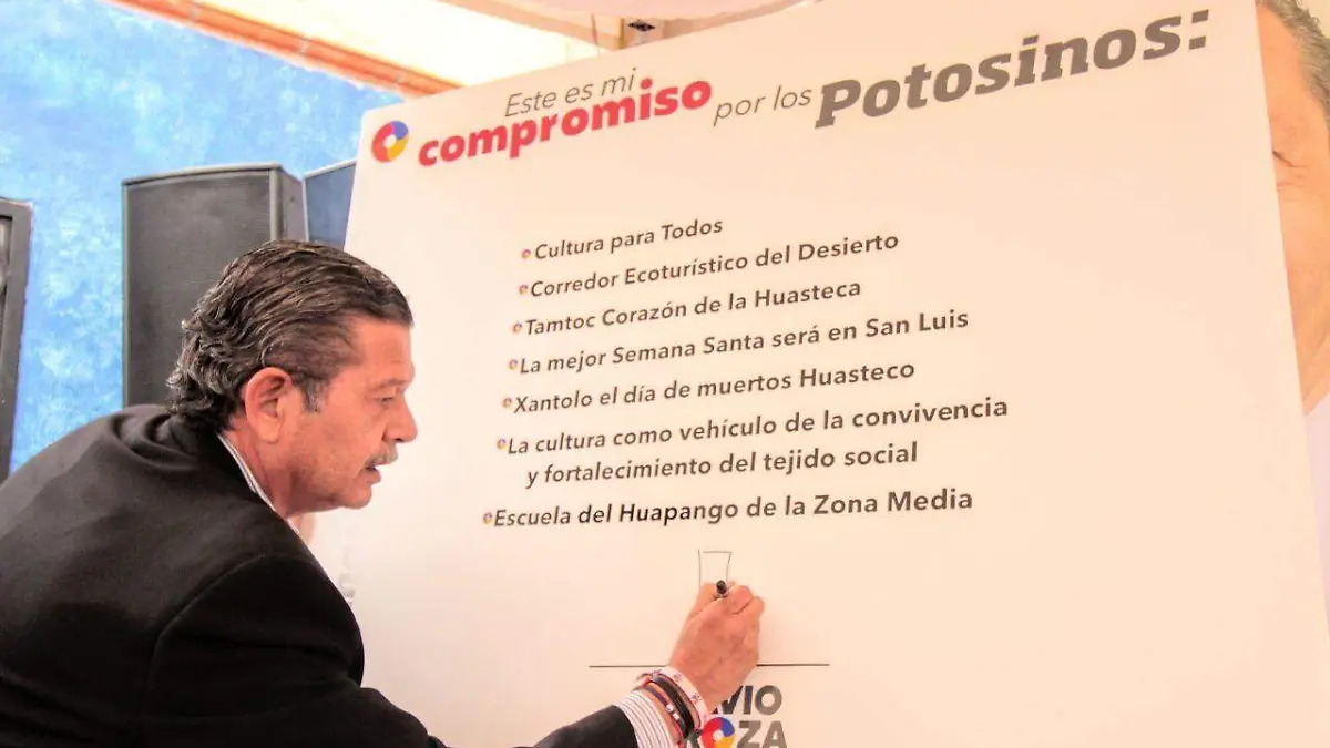Octavio Pedroza firma compromisos